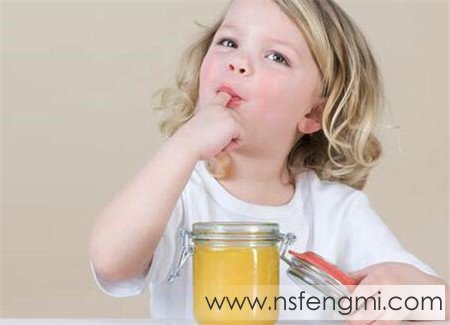 小孩经常喝蜂蜜水会性早熟吗？
